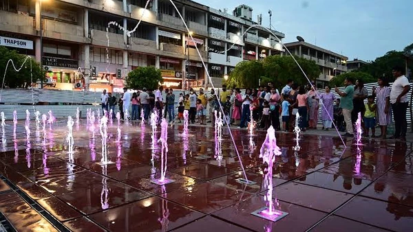 Open-air shopping plaza at Sector 17, near Hotel The Black Gold Chandigarh