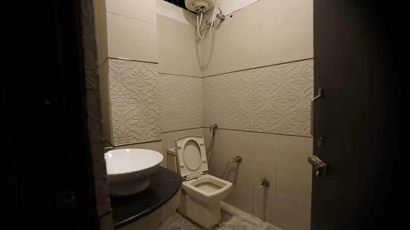 Deluxe Room attached washroom with fresh towels and toiletries